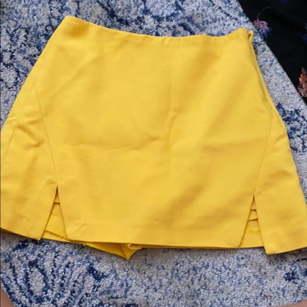 Yellow skirt!